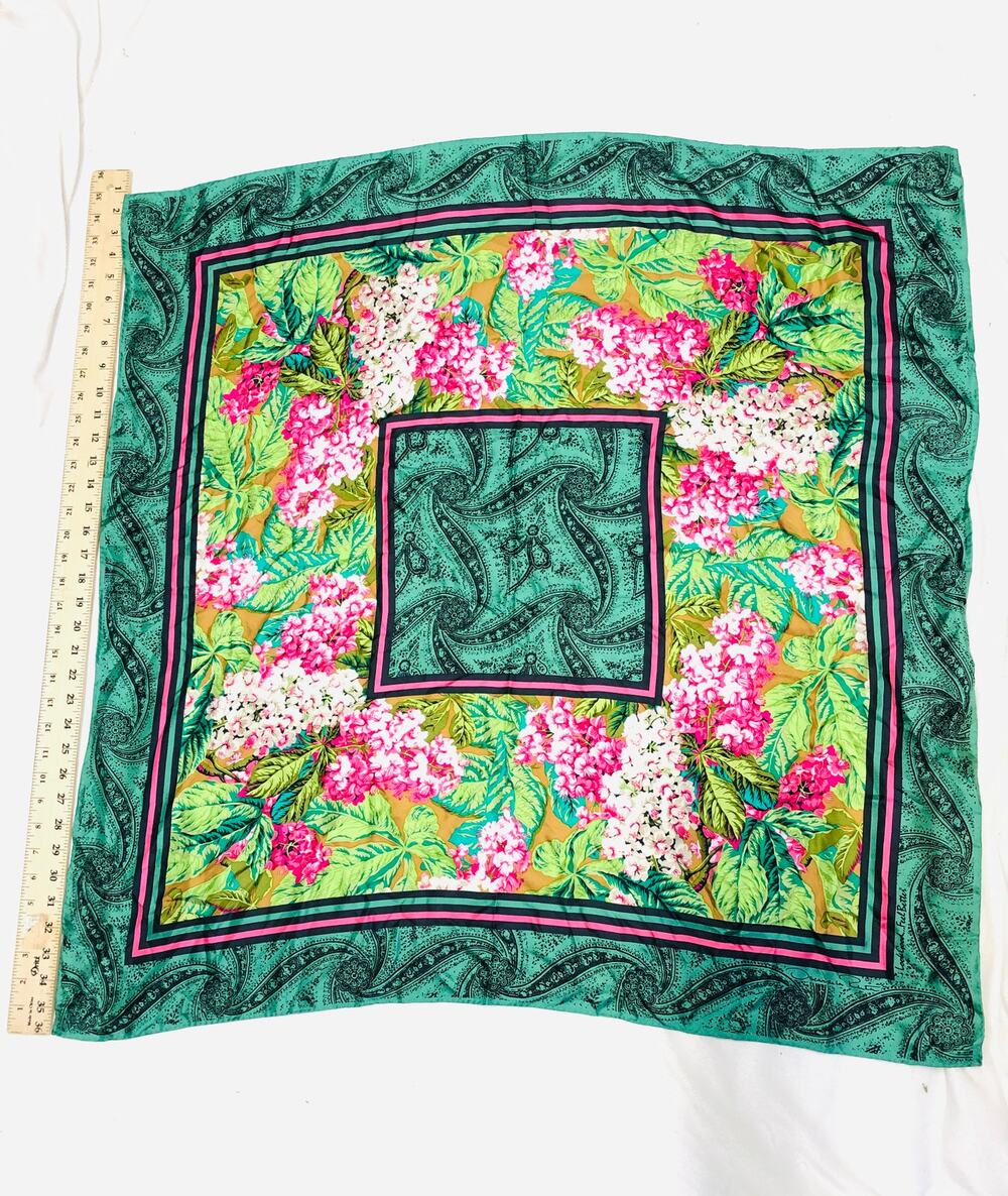 VINTAGE DESIGNER OSCAR DE LA RENTA FLORAL SILK SCARF 35 X 35